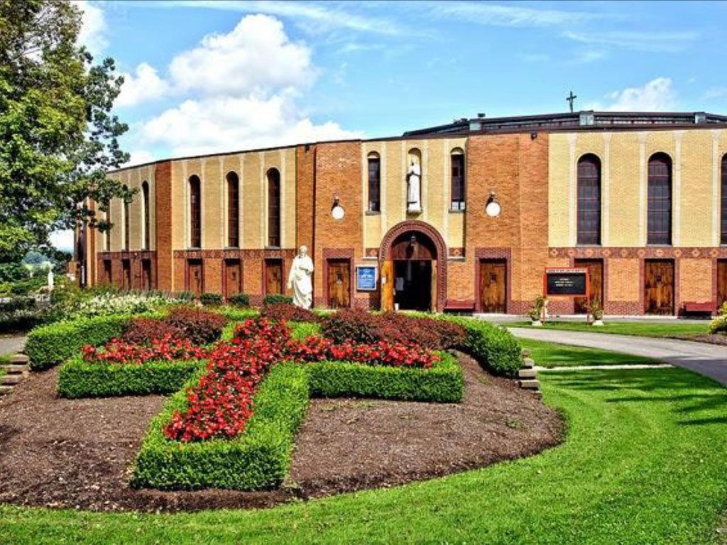 Espacios del National Shrine of Our Lady of Martyrs